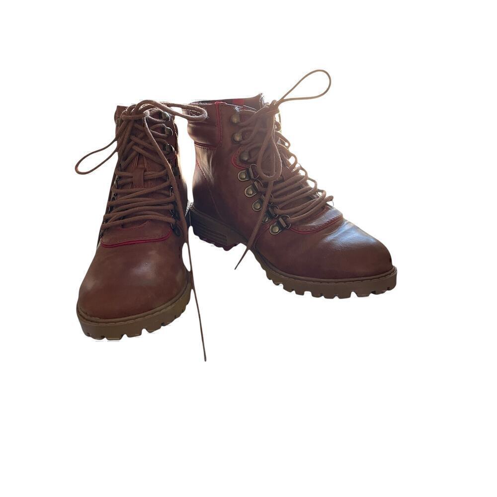 Cabincore ankle boots camel brown lace up tread botton plaid accent Size 6